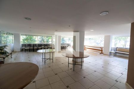 Apartamento para alugar com 54m², 2 quartos e 1 vaga Apartamento para alugar com 54m², 2 quartos e 1 vagaÁrea comum - Salão de festas