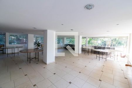 Apartamento para alugar com 54m², 2 quartos e 1 vaga Apartamento para alugar com 54m², 2 quartos e 1 vagaÁrea comum - Salão de festas