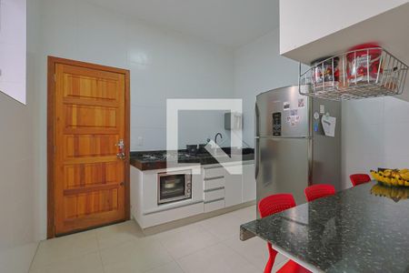 Casa à venda com 300m², 4 quartos e 3 vagas Casa à venda com 300m², 4 quartos e 3 vagasCozinha