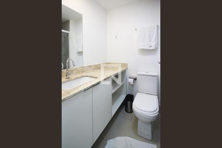 Banheiro  de kitnet/studio à venda com 1 quarto, 30m² em Indianópolis, São Paulo