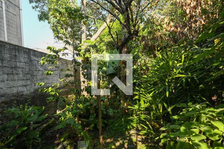 Casa à venda com 500m², 2 quartos e 3 vagas Casa à venda com 500m², 2 quartos e 3 vagasÁrea externa