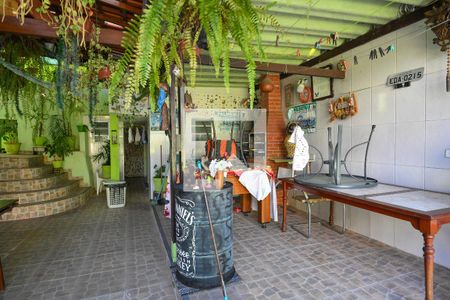 Casa à venda com 500m², 2 quartos e 3 vagas Casa à venda com 500m², 2 quartos e 3 vagasÁrea externa