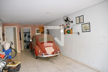 Casa à venda com 161m², 3 quartos e 4 vagas Casa à venda com 161m², 3 quartos e 4 vagasBiblioteca