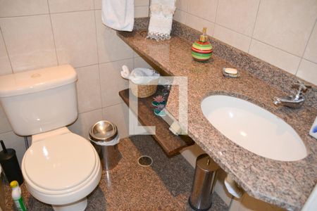 Casa à venda com 161m², 3 quartos e 4 vagas Casa à venda com 161m², 3 quartos e 4 vagasBanheiro