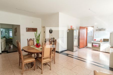 Casa à venda com 360m², 4 quartos e 6 vagas Casa à venda com 360m², 4 quartos e 6 vagasCopa