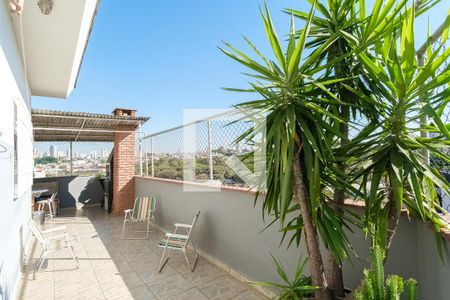 Casa à venda com 360m², 4 quartos e 6 vagas Casa à venda com 360m², 4 quartos e 6 vagasQuintal