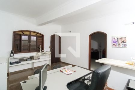 Casa à venda com 360m², 4 quartos e 6 vagas Casa à venda com 360m², 4 quartos e 6 vagasEdícula Sala