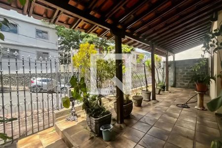 Casa à venda com 300m², 4 quartos e 2 vagas Casa à venda com 300m², 4 quartos e 2 vagasÁrea Externa