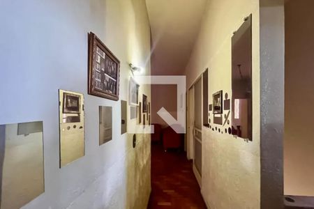 Casa à venda com 300m², 4 quartos e 2 vagas Casa à venda com 300m², 4 quartos e 2 vagasCorredor