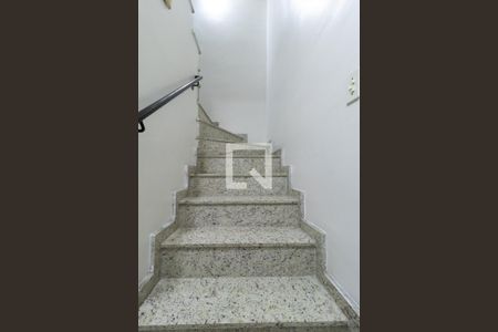 Apartamento à venda com 115m², 2 quartos e 2 vagasEscada