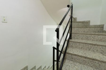 Apartamento à venda com 115m², 2 quartos e 2 vagasEscada