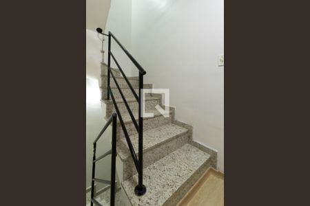 Apartamento à venda com 115m², 2 quartos e 2 vagasEscada