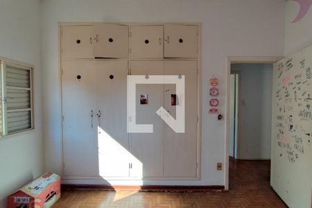 Casa à venda com 194m², 3 quartos e 3 vagasQuarto 2