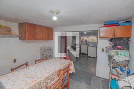 Casa à venda com 215m², 4 quartos e 2 vagas Casa à venda com 215m², 4 quartos e 2 vagasÁrea de serviço