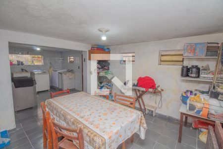 Casa à venda com 215m², 4 quartos e 2 vagas Casa à venda com 215m², 4 quartos e 2 vagasÁrea de serviço