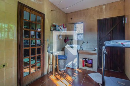 Casa à venda com 170m², 3 quartos e 6 vagas Casa à venda com 170m², 3 quartos e 6 vagasÁrea de Serviço