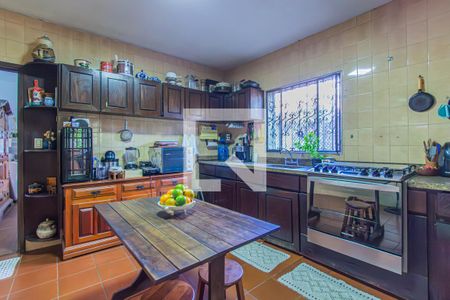 Casa à venda com 170m², 3 quartos e 6 vagas Casa à venda com 170m², 3 quartos e 6 vagasCozinha