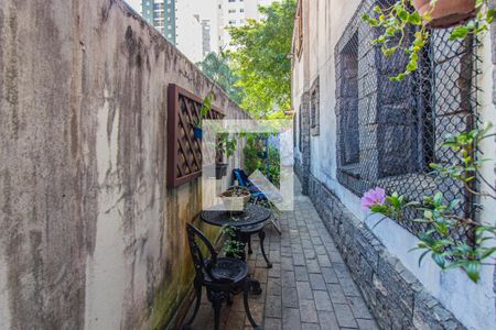 Casa à venda com 170m², 3 quartos e 6 vagas Casa à venda com 170m², 3 quartos e 6 vagasCorredor