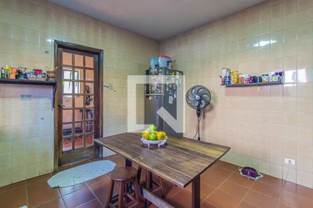 Casa à venda com 170m², 3 quartos e 6 vagas Casa à venda com 170m², 3 quartos e 6 vagasCozinha