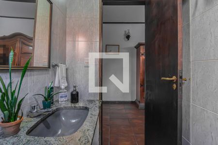 Casa à venda com 170m², 3 quartos e 6 vagas Casa à venda com 170m², 3 quartos e 6 vagasBanheiro Social