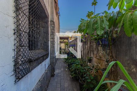 Casa à venda com 170m², 3 quartos e 6 vagas Casa à venda com 170m², 3 quartos e 6 vagasCorredor