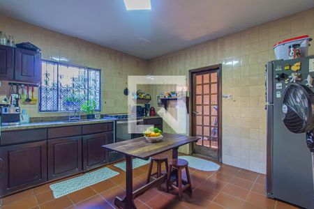 Casa à venda com 170m², 3 quartos e 6 vagas Casa à venda com 170m², 3 quartos e 6 vagasCozinha