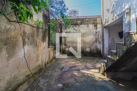 Casa à venda com 170m², 3 quartos e 6 vagas Casa à venda com 170m², 3 quartos e 6 vagasQuintal