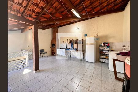 Casa à venda com 199m², 3 quartos e 3 vagas Casa à venda com 199m², 3 quartos e 3 vagasLavanderia