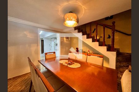 Casa à venda com 199m², 3 quartos e 3 vagas Casa à venda com 199m², 3 quartos e 3 vagasSala de jantar