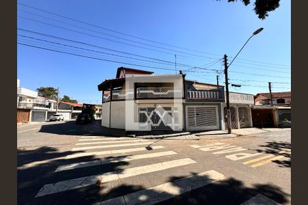Casa à venda com 199m², 3 quartos e 3 vagas Casa à venda com 199m², 3 quartos e 3 vagasFachada