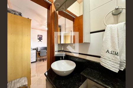 Casa à venda com 270m², 3 quartos e 2 vagas Casa à venda com 270m², 3 quartos e 2 vagasBanheiro suíte 3