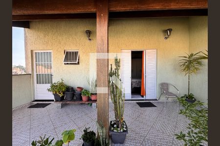 Casa à venda com 270m², 3 quartos e 2 vagas Casa à venda com 270m², 3 quartos e 2 vagasVaranda