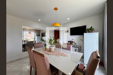 Casa à venda com 270m², 3 quartos e 2 vagas Casa à venda com 270m², 3 quartos e 2 vagasCozinha