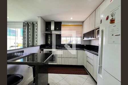 Casa à venda com 270m², 3 quartos e 2 vagas Casa à venda com 270m², 3 quartos e 2 vagasCozinha