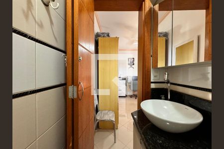 Casa à venda com 270m², 3 quartos e 2 vagas Casa à venda com 270m², 3 quartos e 2 vagasBanheiro suíte 3
