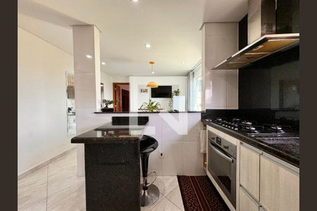 Casa à venda com 270m², 3 quartos e 2 vagas Casa à venda com 270m², 3 quartos e 2 vagasCozinha