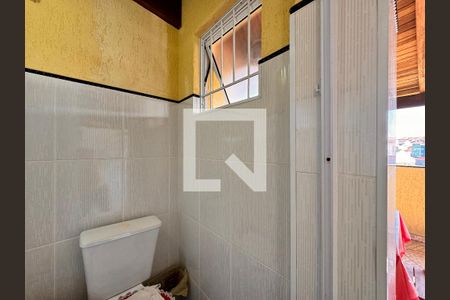 Casa à venda com 270m², 3 quartos e 2 vagas Casa à venda com 270m², 3 quartos e 2 vagasBanheiro de serviço