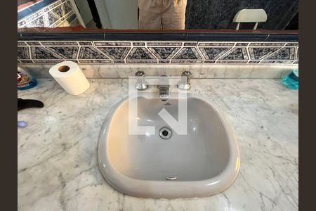 Casa à venda com 288m², 4 quartos e 2 vagasBanheiro Corredor