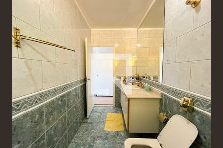 Casa à venda com 288m², 4 quartos e 2 vagasBanheiro da Suíte