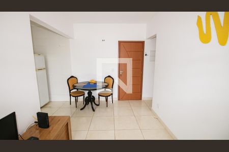 Sala de apartamento para alugar com 2 quartos, 50m² em Nova Mirim, Praia Grande