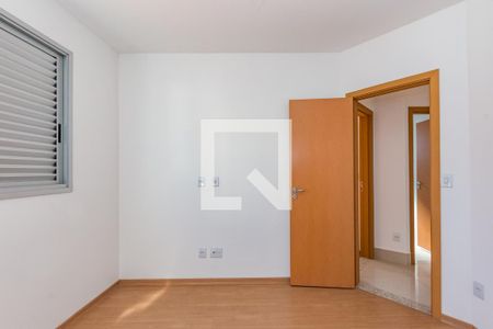 Apartamento à venda com 70m², 3 quartos e 2 vagasQuarto 2