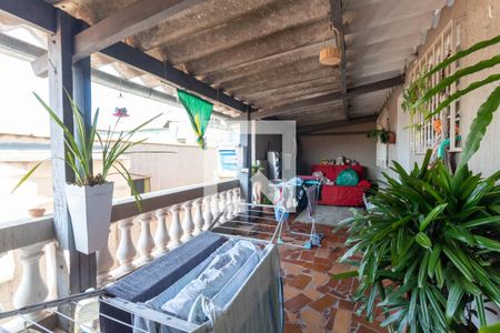 Casa à venda com 300m², 5 quartos e 3 vagas Casa à venda com 300m², 5 quartos e 3 vagasVaranda