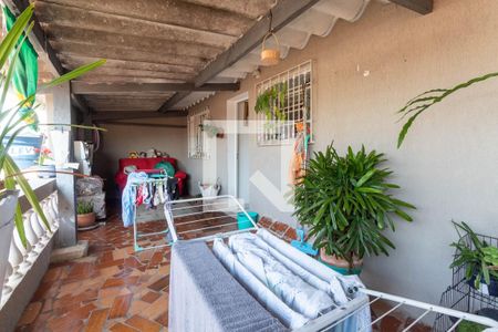 Casa à venda com 300m², 5 quartos e 3 vagas Casa à venda com 300m², 5 quartos e 3 vagasVaranda