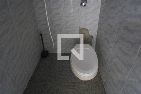 Casa à venda com 175m², 4 quartos e 2 vagas Casa à venda com 175m², 4 quartos e 2 vagasBanheiro