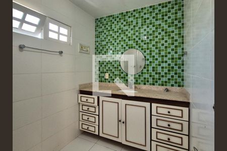 Casa de condomínio à venda com 265m², 3 quartos e 1 vaga Casa de condomínio à venda com 265m², 3 quartos e 1 vagaBanheiro