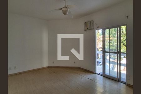 Casa de condomínio à venda com 265m², 3 quartos e 1 vaga Casa de condomínio à venda com 265m², 3 quartos e 1 vagaQuarto