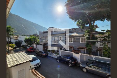 Casa de condomínio à venda com 265m², 3 quartos e 1 vaga Casa de condomínio à venda com 265m², 3 quartos e 1 vagaSacada