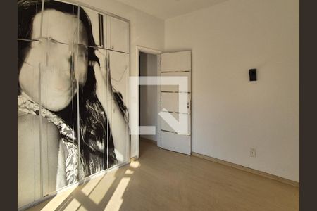 Casa de condomínio à venda com 265m², 3 quartos e 1 vaga Casa de condomínio à venda com 265m², 3 quartos e 1 vagaQuarto