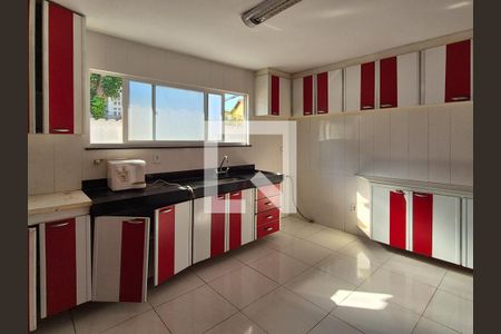 Casa de condomínio à venda com 265m², 3 quartos e 1 vaga Casa de condomínio à venda com 265m², 3 quartos e 1 vagaCozinha