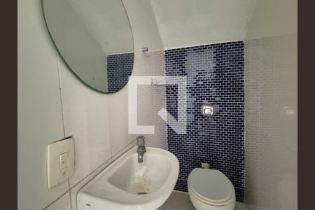 Casa de condomínio à venda com 265m², 3 quartos e 1 vaga Casa de condomínio à venda com 265m², 3 quartos e 1 vagaBanheiro